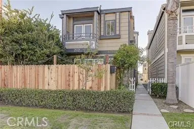 Front fenced downstairs patio unit