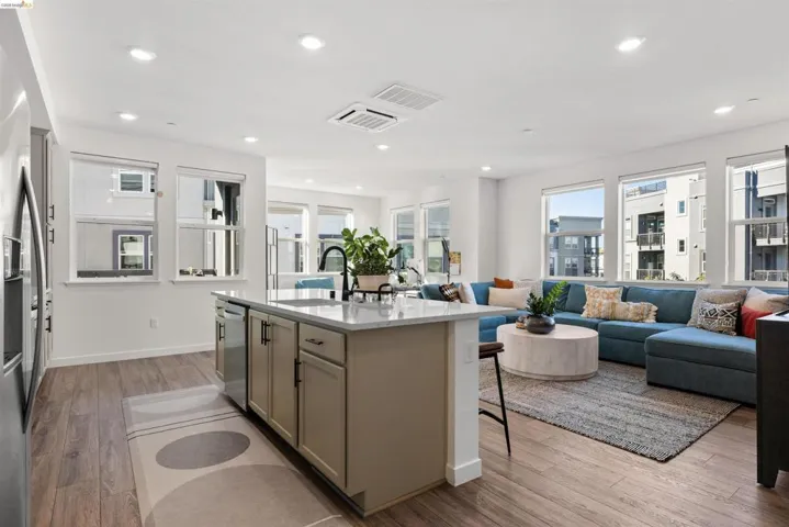 2836 Tradewind Dr, Alameda, California 94501