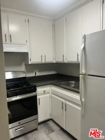 10540 Balboa Boulevard 123, Granada Hills, California 91344