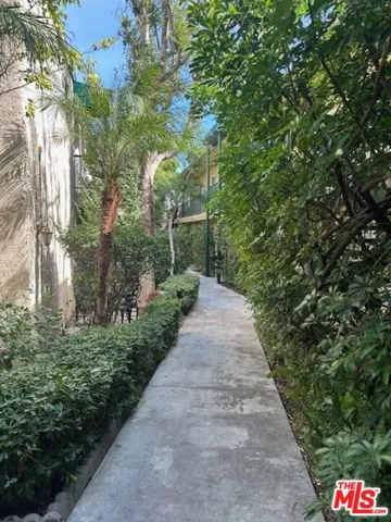 10540 Balboa Boulevard 123, Granada Hills, California 91344