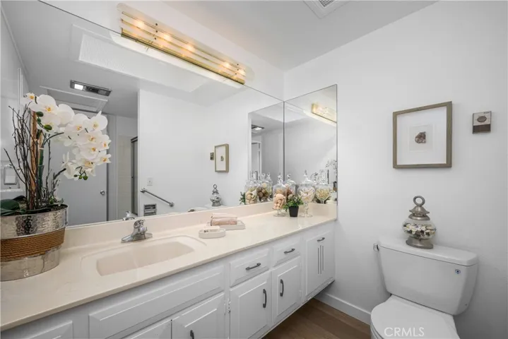 1281 Knollwood 44l, Seal Beach, California 90740