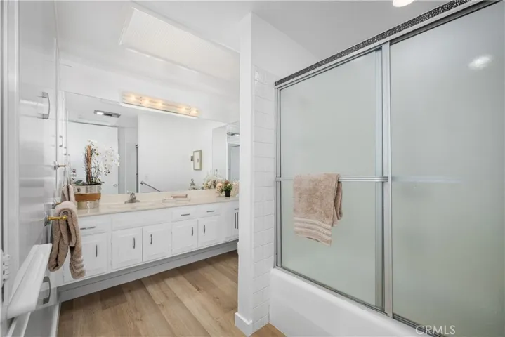 1281 Knollwood 44l, Seal Beach, California 90740