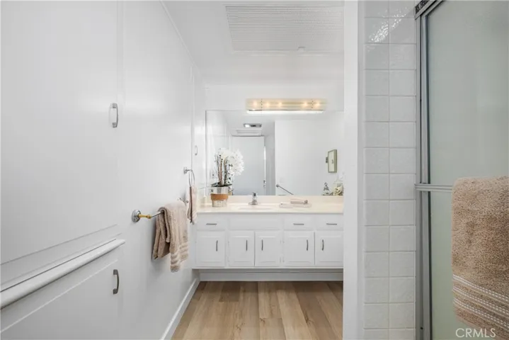 1281 Knollwood 44l, Seal Beach, California 90740