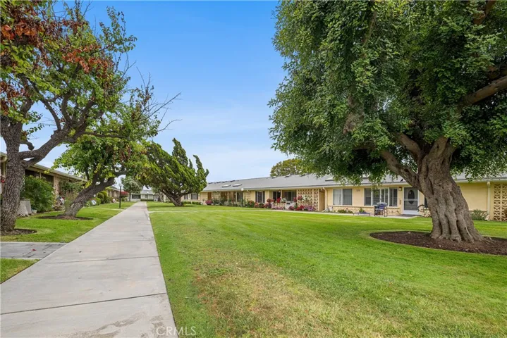 1281 Knollwood 44l, Seal Beach, California 90740