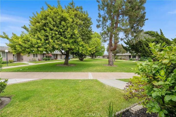 1281 Knollwood 44l, Seal Beach, California 90740