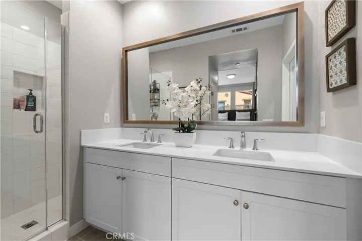 Standing shower