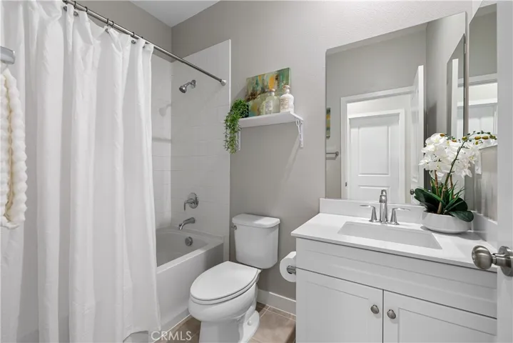 Guest Bathroom with standing shower/tub