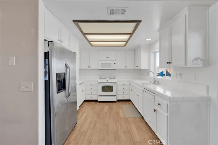 17908 Yucca, Hesperia, California 92345