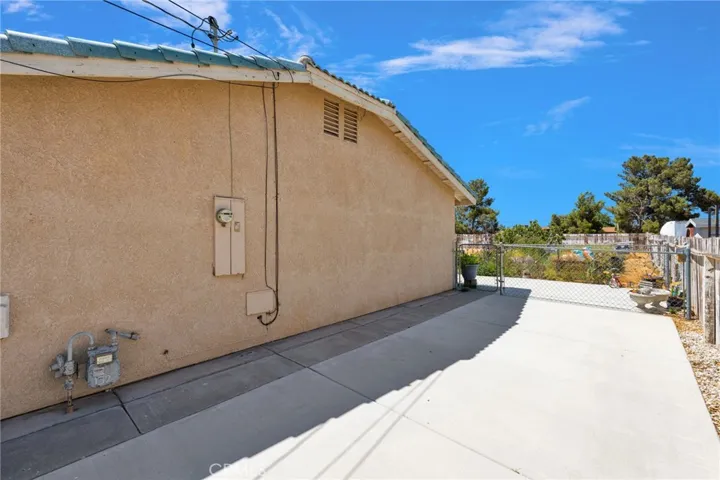 17908 Yucca, Hesperia, California 92345