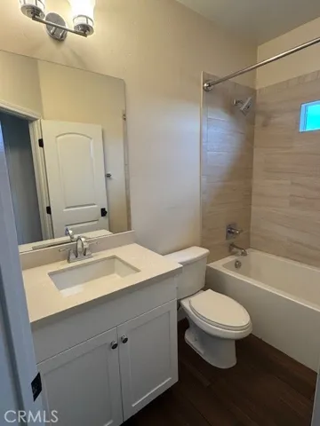 Secondary Full Upstairs Bath