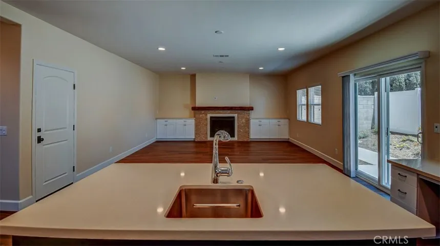 Open Easy Entertaining Space
