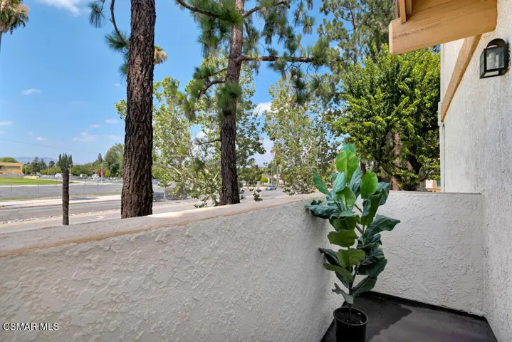 Split level balcony