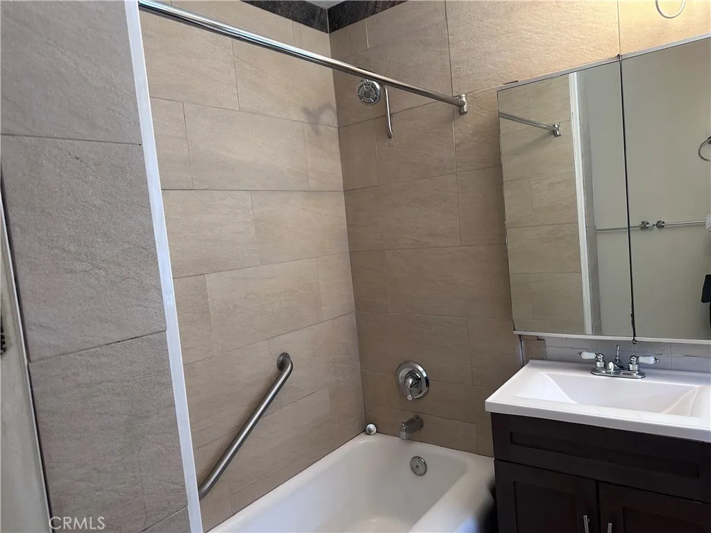 1 full bathroom