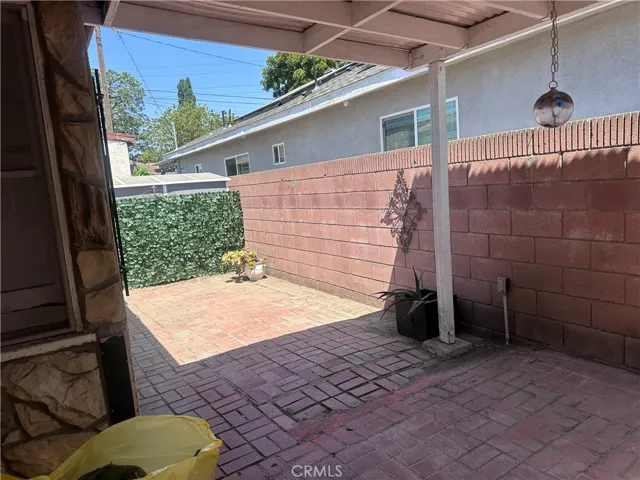 private enclosed side patio