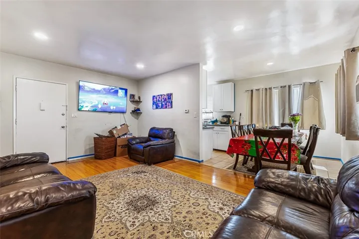 1052 Elm Avenue, Glendale, California 91201