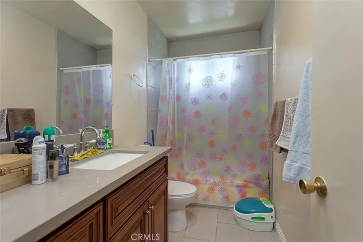 1052 Elm Avenue, Glendale, California 91201