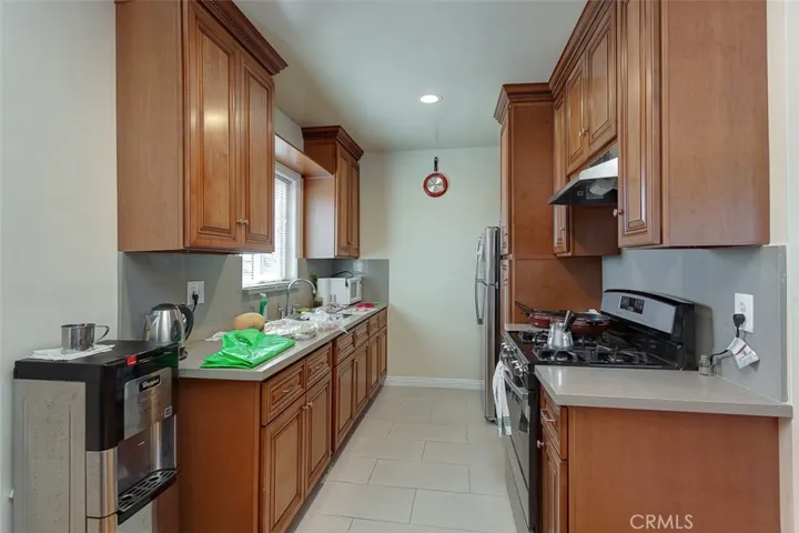 1052 Elm Avenue, Glendale, California 91201