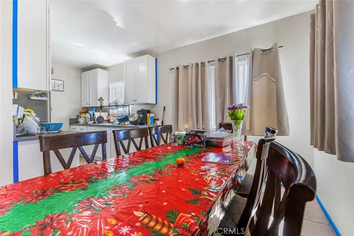 1052 Elm Avenue, Glendale, California 91201
