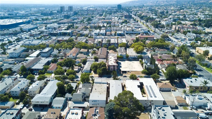 1052 Elm Avenue, Glendale, California 91201