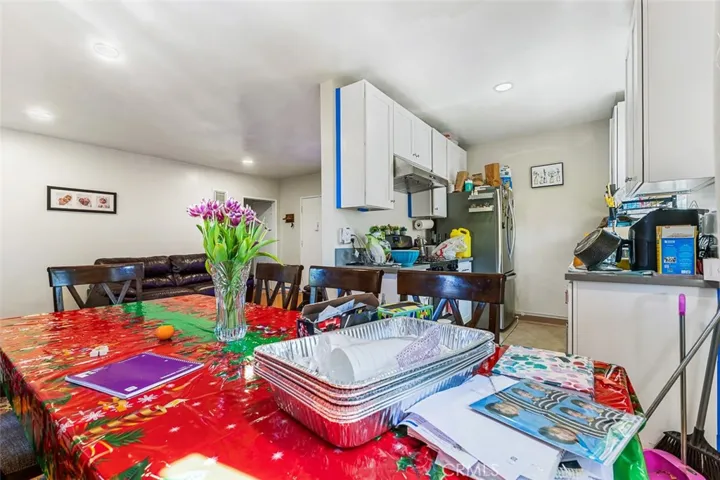 1052 Elm Avenue, Glendale, California 91201