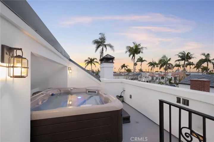 61 The Colonnade, Long Beach, California 90803