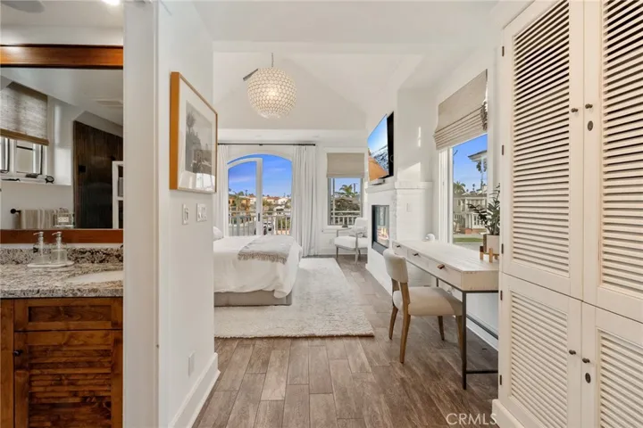 61 The Colonnade, Long Beach, California 90803