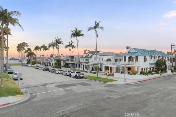 61 The Colonnade, Long Beach, California 90803