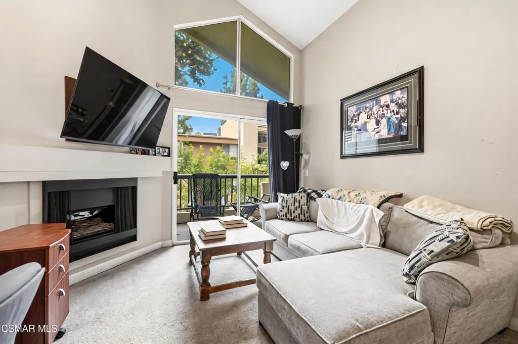 21400 Burbank Boulevard 306, Woodland Hills, California 91367 — photo 4
