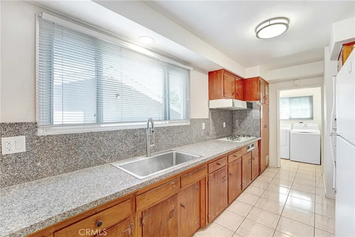 10352 Hayvenhurst, Granada Hills, California 91344