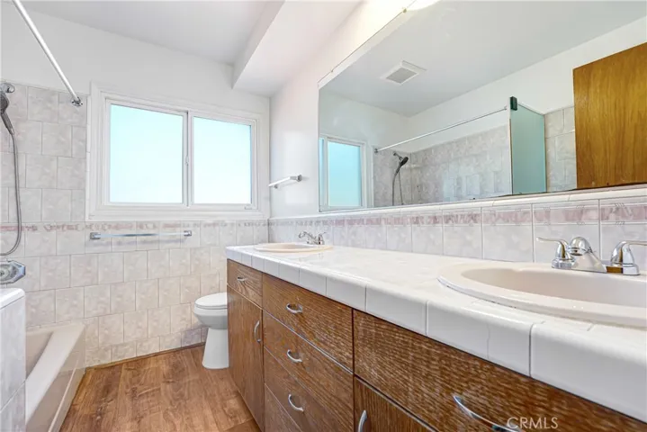 10352 Hayvenhurst, Granada Hills, California 91344