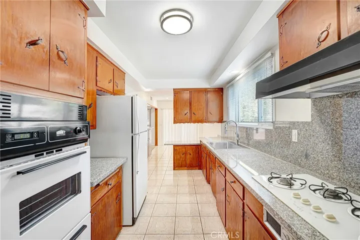 10352 Hayvenhurst, Granada Hills, California 91344