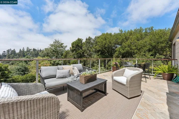 5821 Colton Blvd, Oakland, California 94611-2204