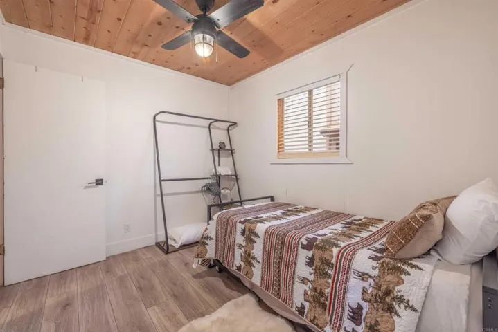 271 Leonard Ln, Sugarloaf, California 92386