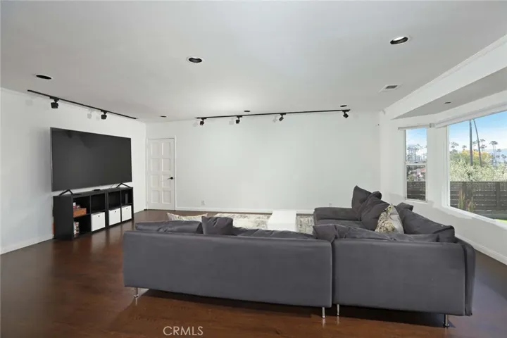 1412 N Louise Street, Glendale, California 91207