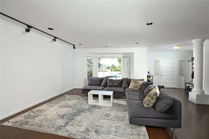 1412 N Louise Street, Glendale, California 91207