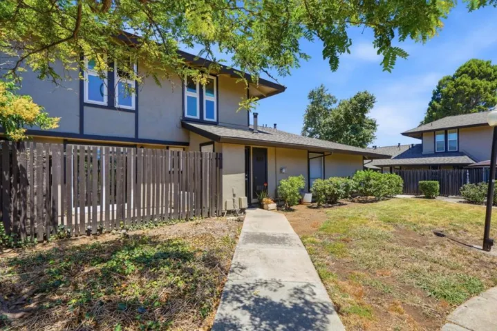 1806 Chinquapin Court C, Concord, California 94519