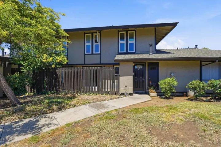 1806 Chinquapin Court C, Concord, California 94519