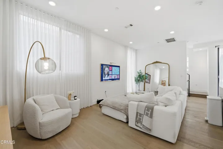 3226_W_Robinson_Ln_011