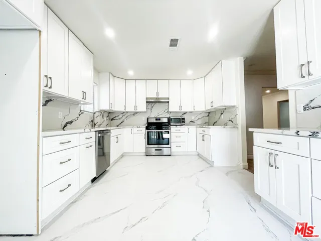 12612 Hatteras Street, Valley Village, California 91607