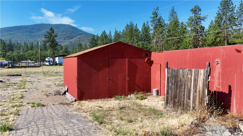 5331 Easy St, Yreka, California 96097