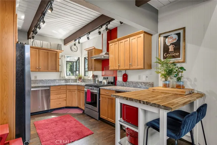 162 C Lane, Lake Arrowhead, California 92352