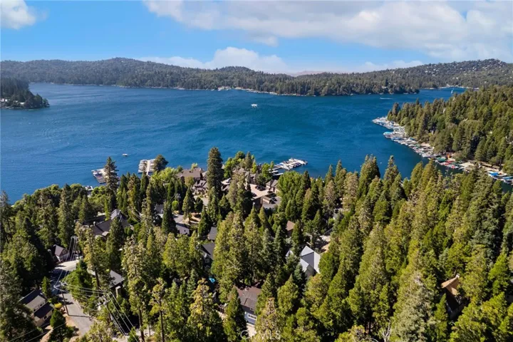162 C Lane, Lake Arrowhead, California 92352
