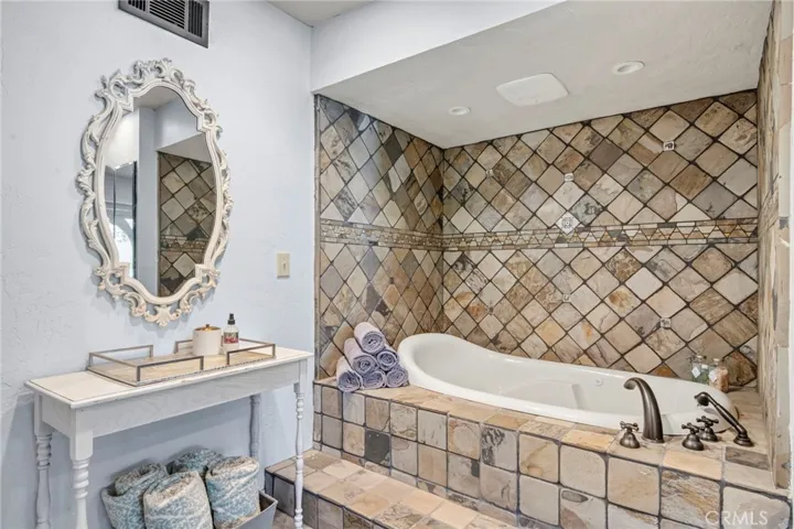 162 C Lane, Lake Arrowhead, California 92352