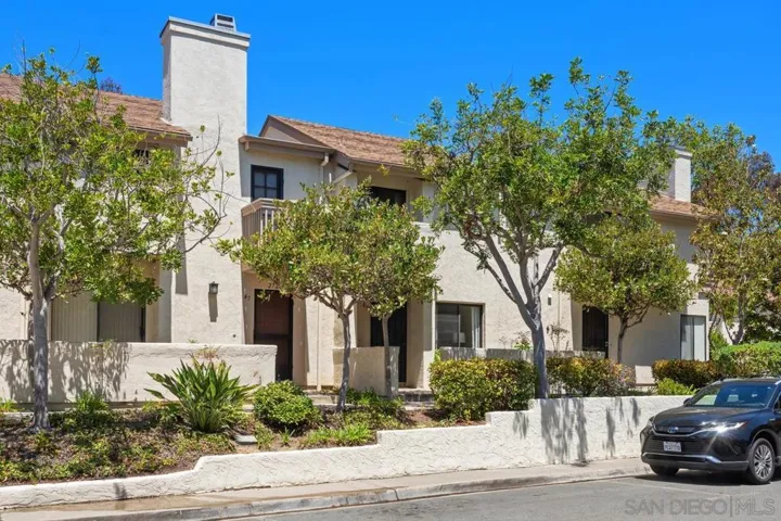 2726 Ariane Dr 46, San Diego, California 92117