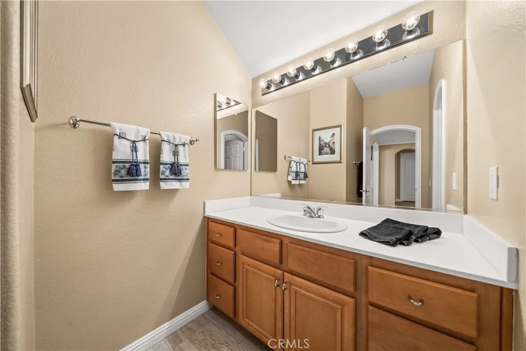Upstairs full bathroom