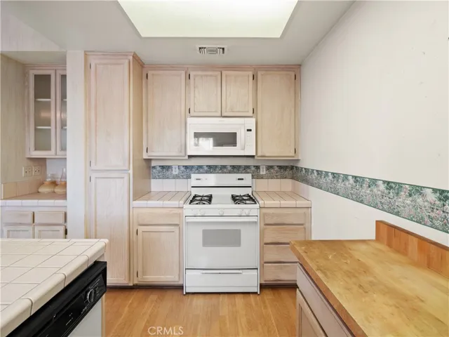 24528 Mcbean Parkway 30, Valencia, California 91355
