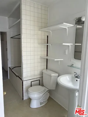 1042 2nd Street 3, Santa Monica, California 90403