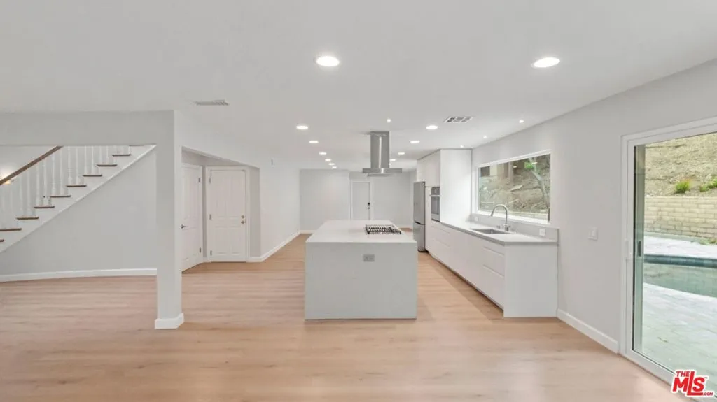 22540 Margarita Drive, Woodland Hills, California 91364 — photo 5