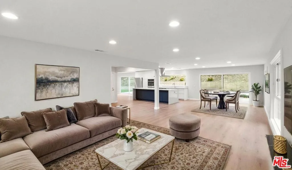 22540 Margarita Drive, Woodland Hills, California 91364 — photo 4