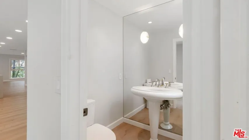 22540 Margarita Drive, Woodland Hills, California 91364